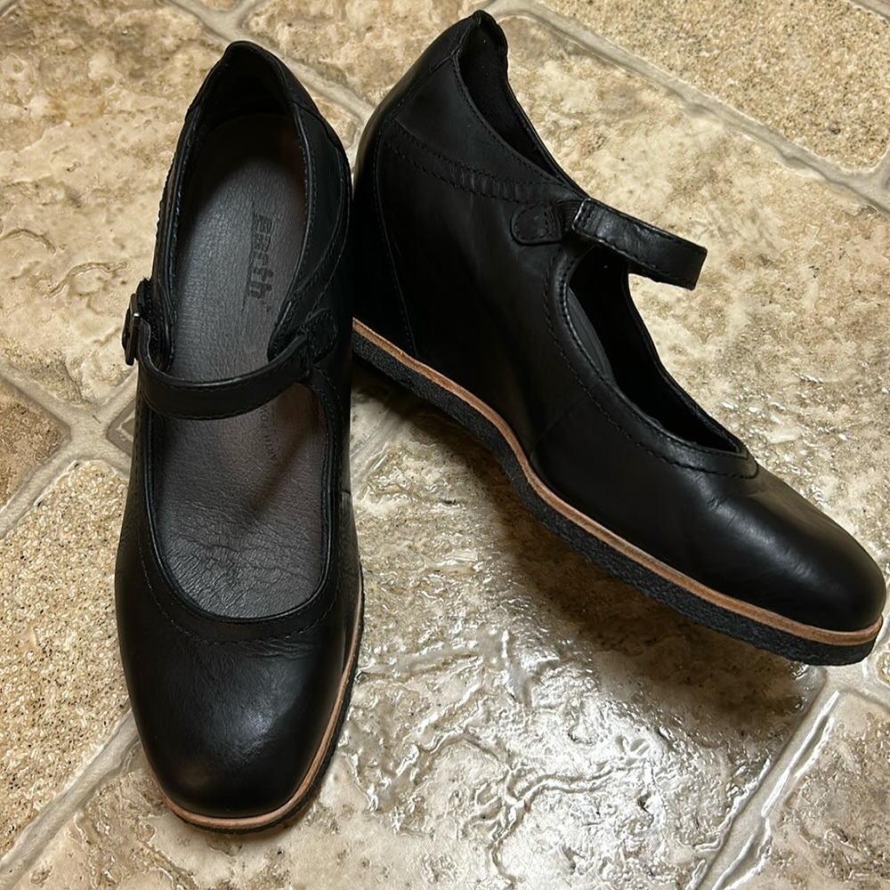 Earth Boden wide wedge Mary Jane shoes